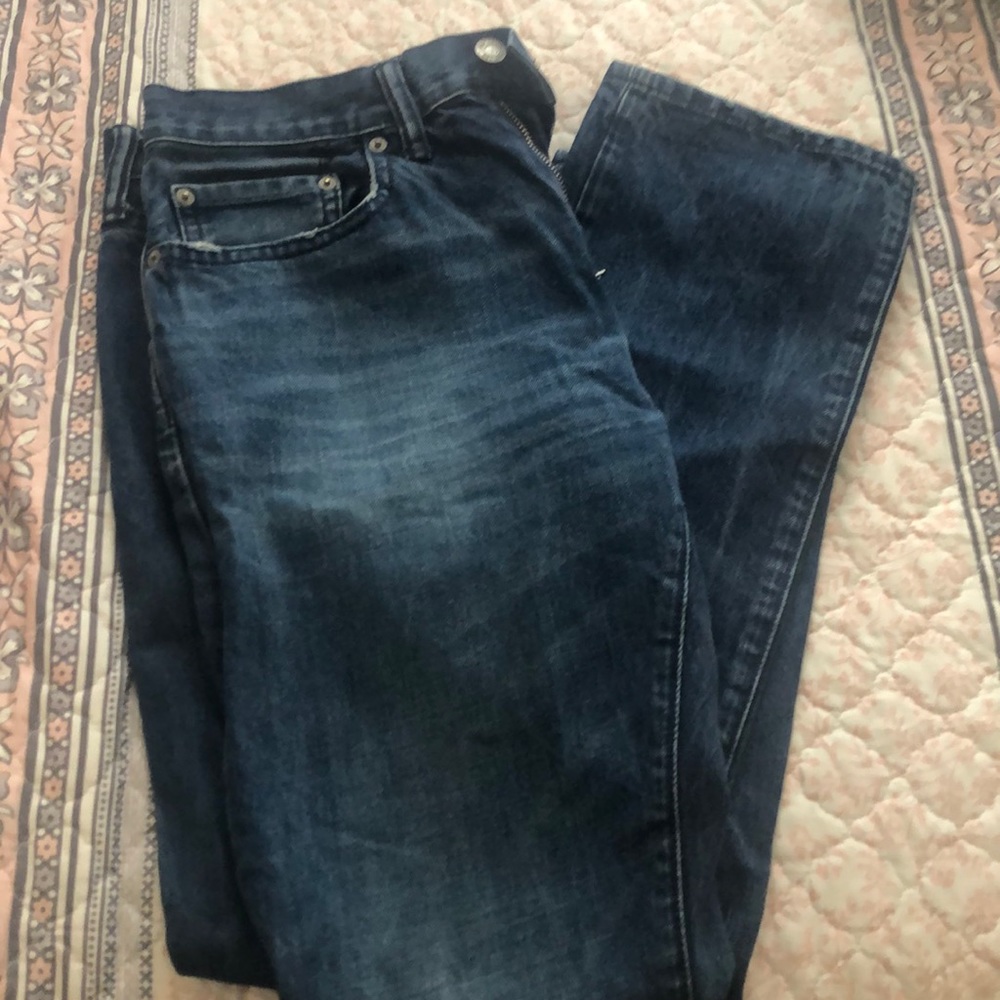 Men’s dark wash jean